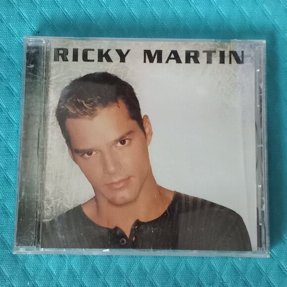 Ricky Martin CD - Picture 2 of 8